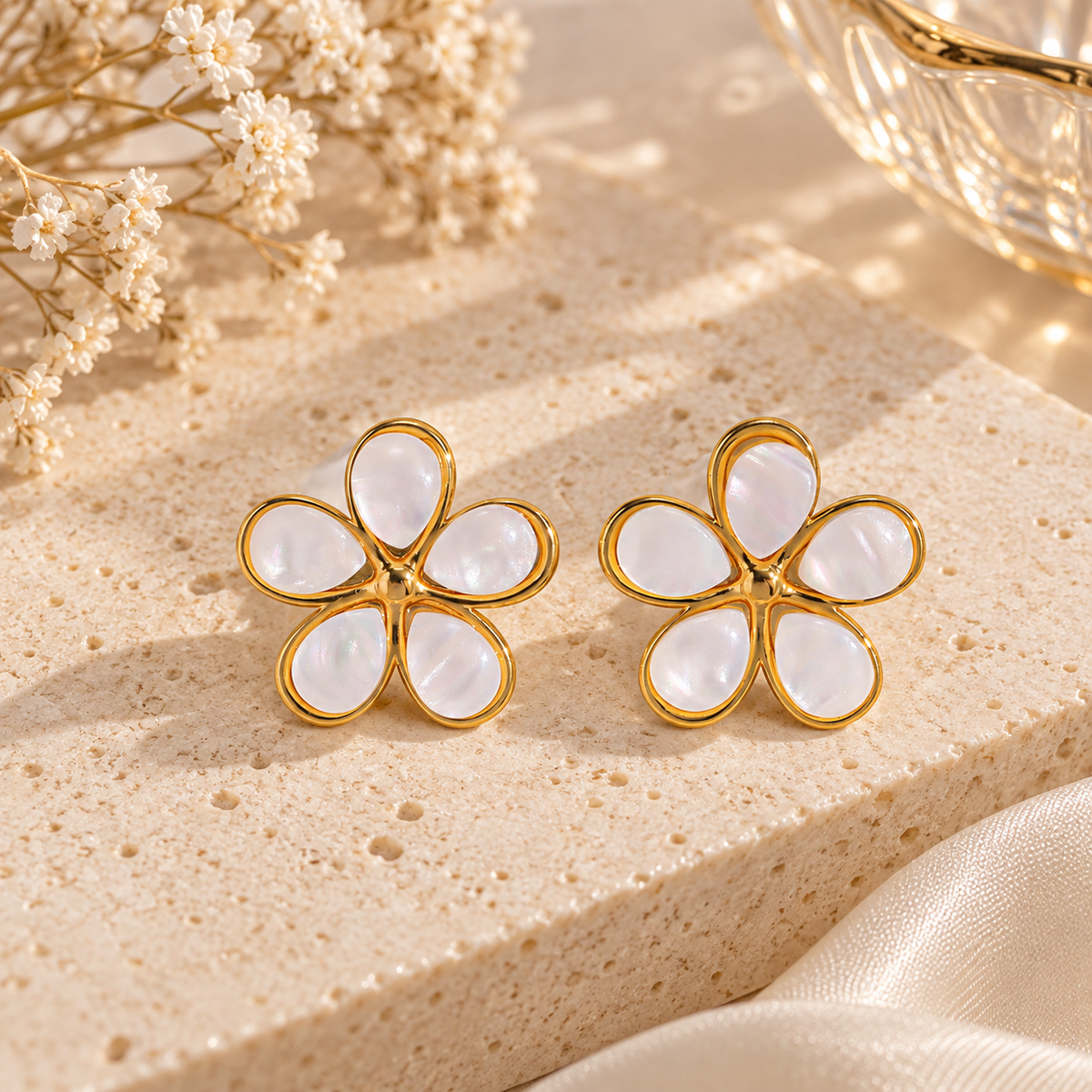 Daisy Flower Stud Earrings | A440