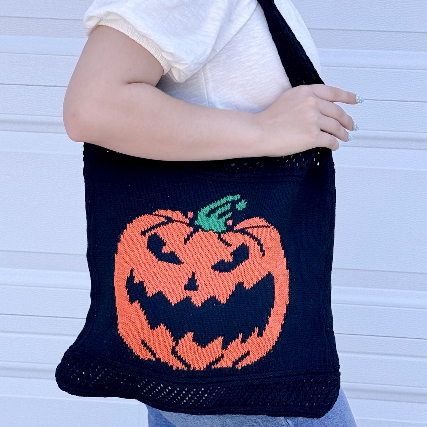 Pumpkin Grin Tote Bag