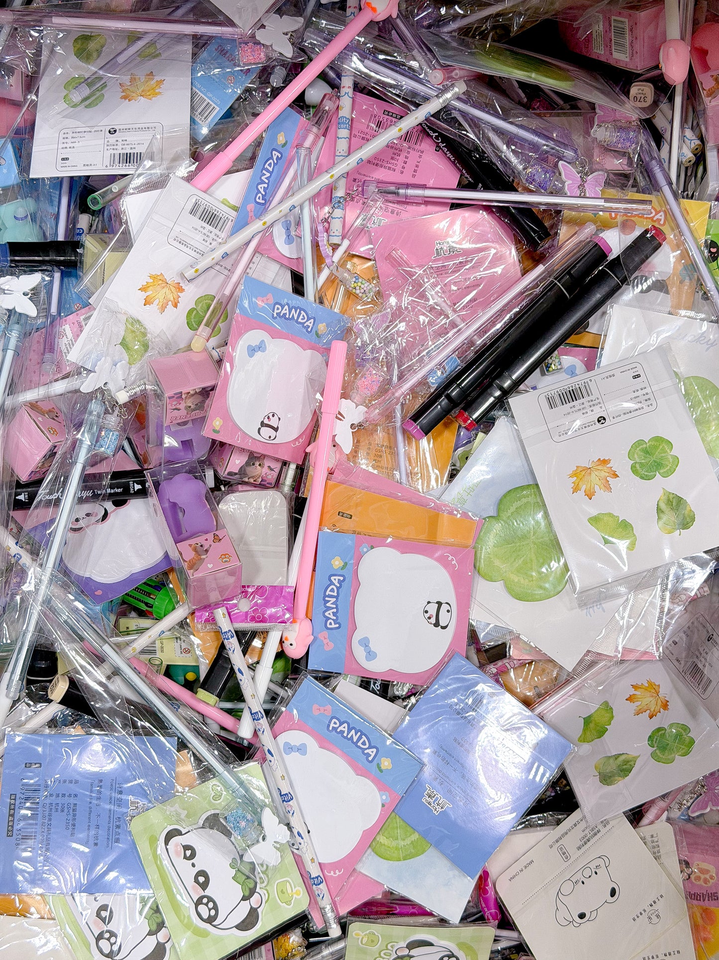 Spend $125+ and add this FREE Medium Stationery Lucky Scoop to your cart! 🩷📚✨