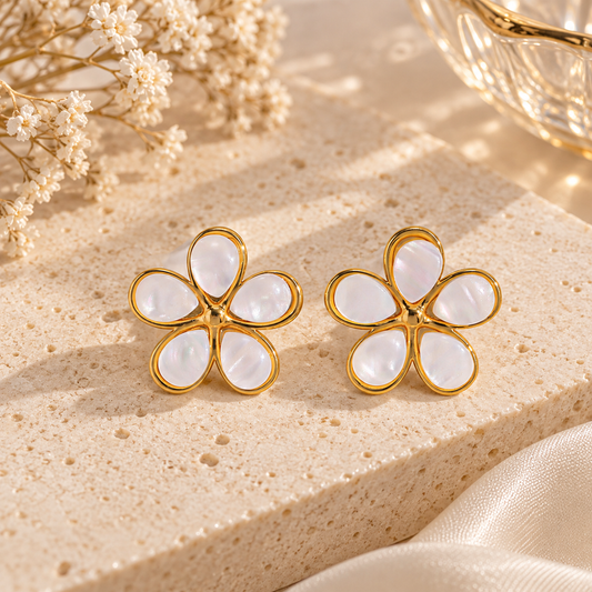 Daisy Flower Stud Earrings | A440
