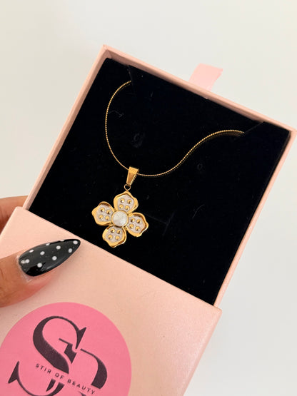 Vintage Floral Pendant Necklace