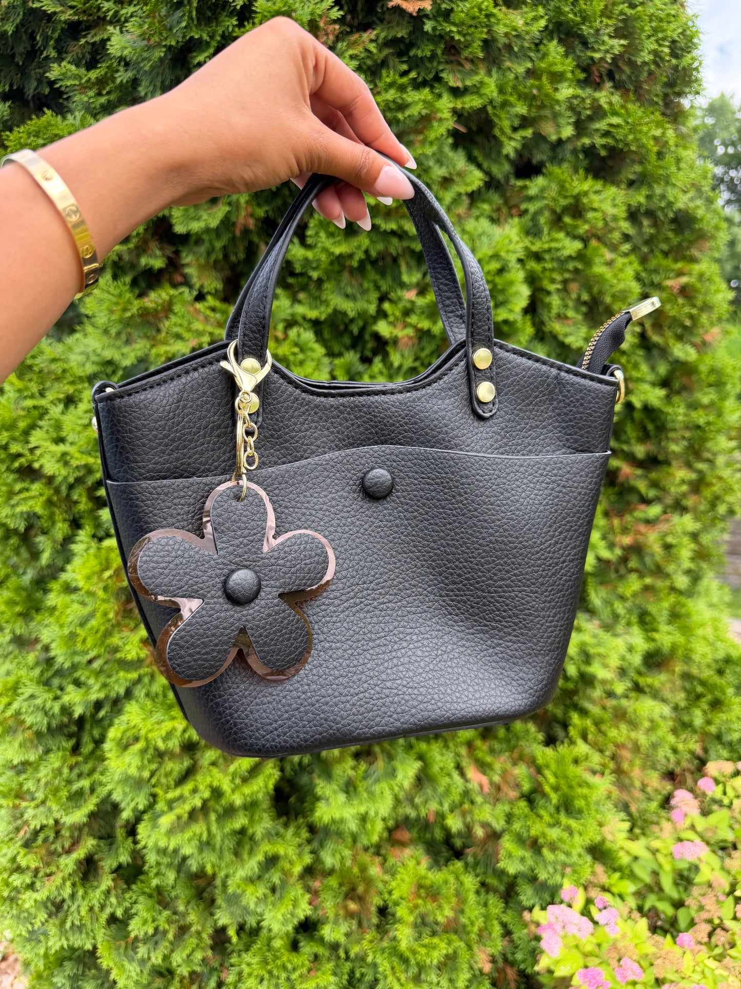 FREE DAISY CROSSBODY BAG WHEN YOU SPEND $150 ( Add 1 Per Order Only )
