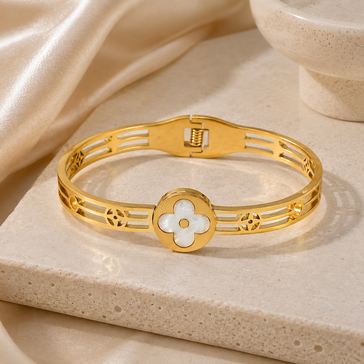 Pearl Clover Bangle Bracelet