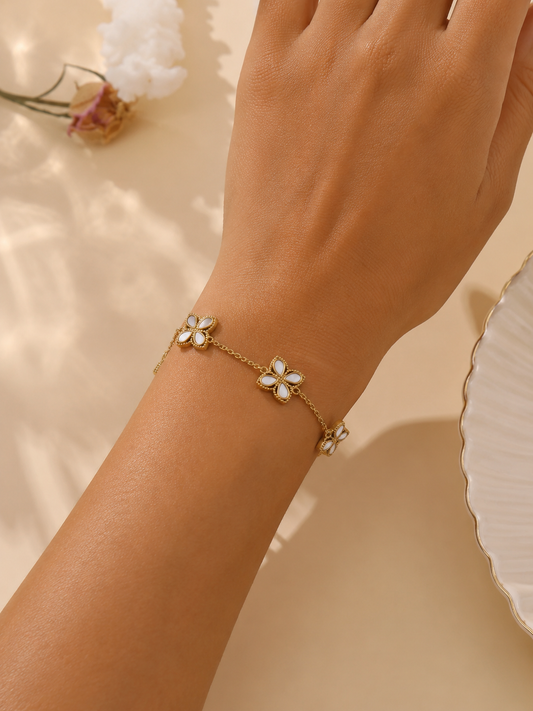 Minimalist Flower Bracelet | Tarnish Resistant