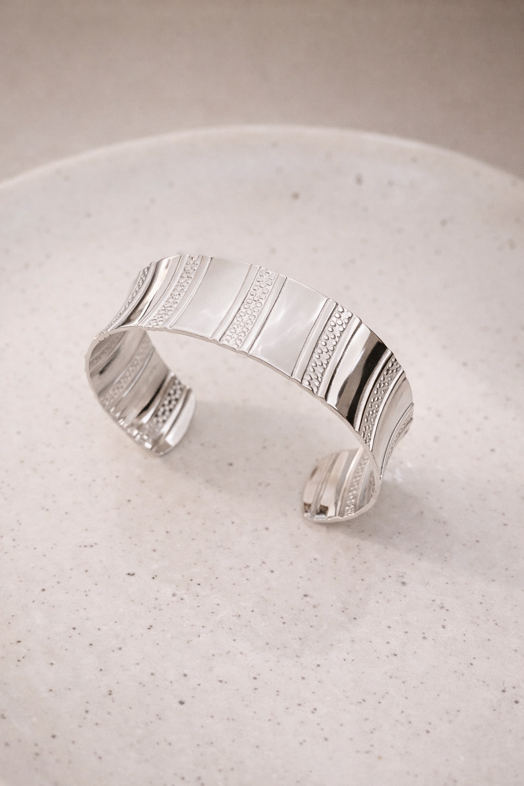 Aurelia Bangle Bracelet ( 2 colors )