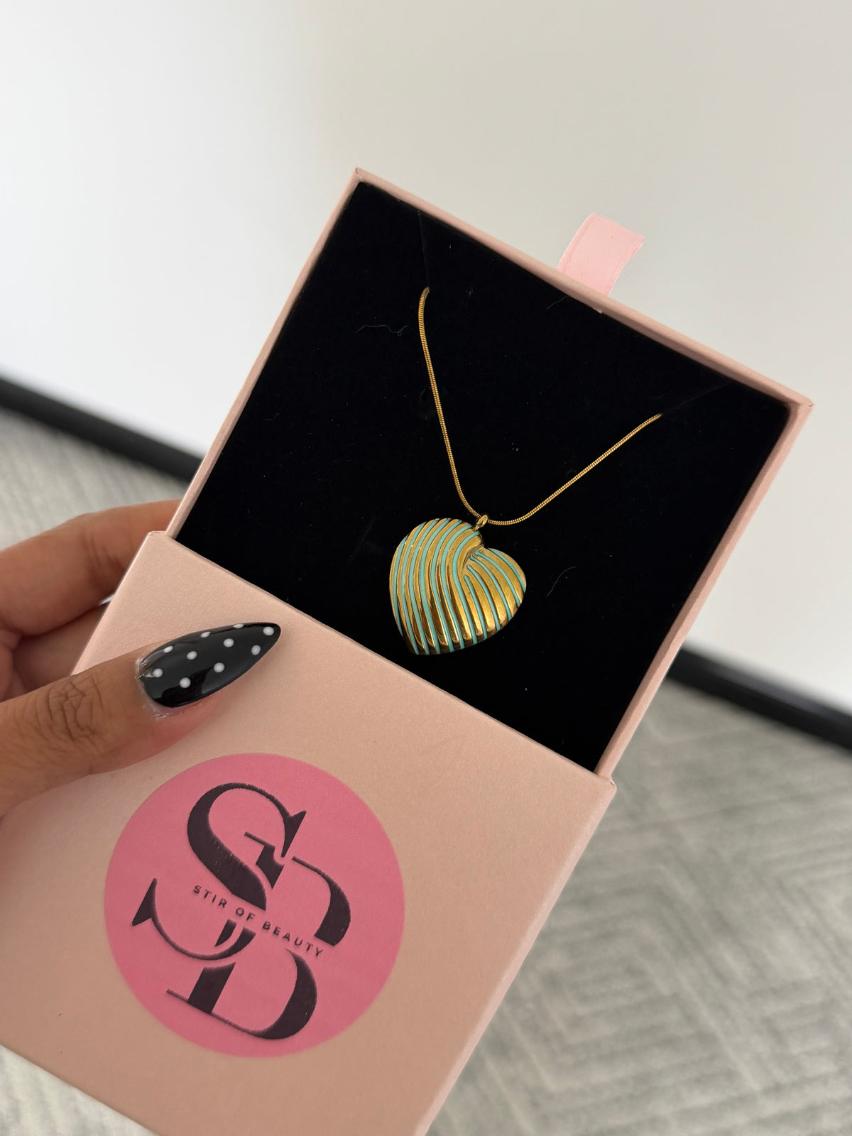 Ribbed Heart Pendant Necklace