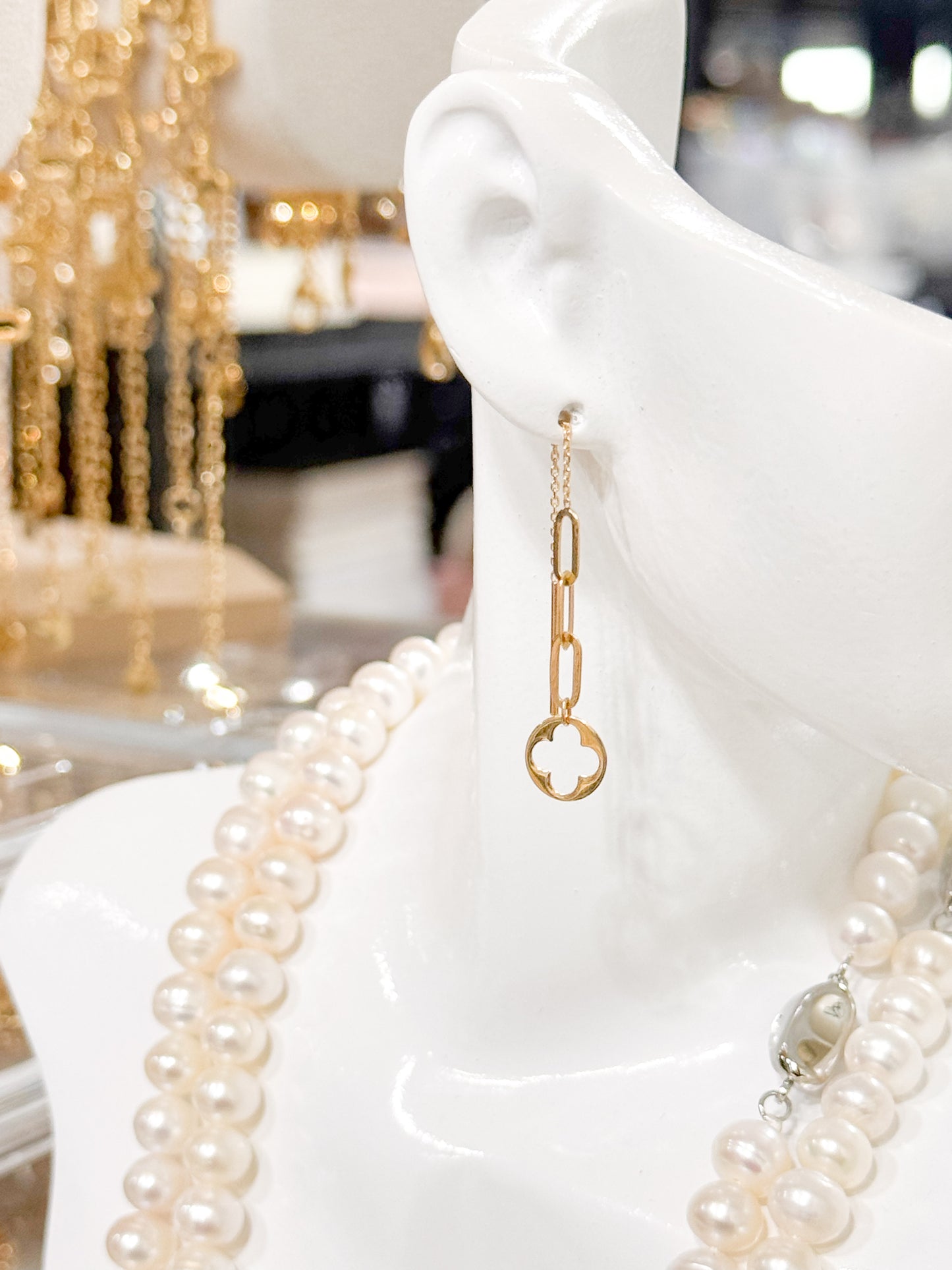 18K Gold Daisy Dangling Earrings