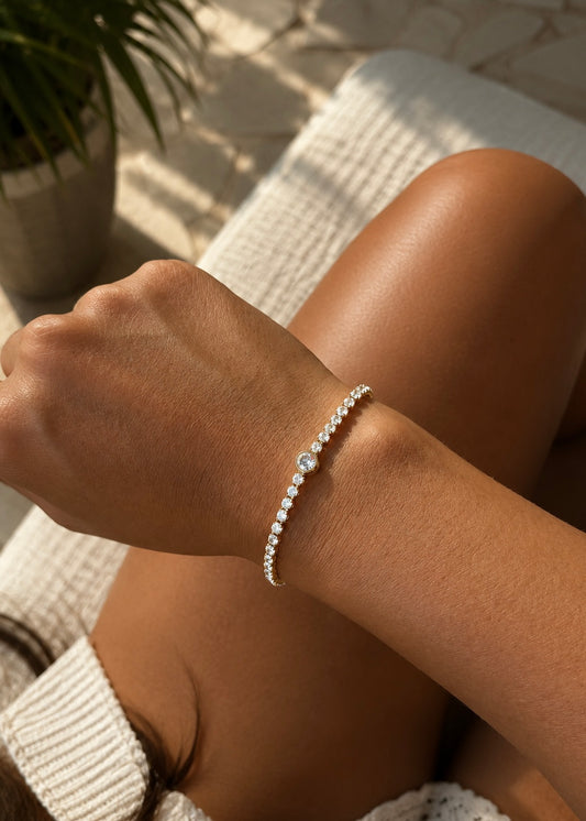 ✨ FREE Laura Bracelet (Value $40.98) with every $65+ order! 🤍
